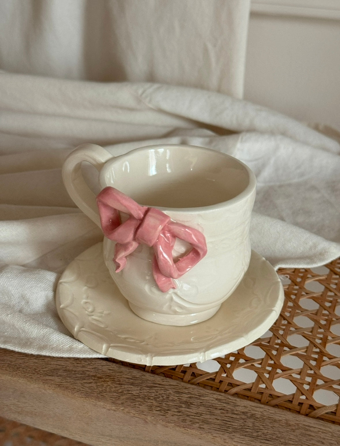 Blush bow cup