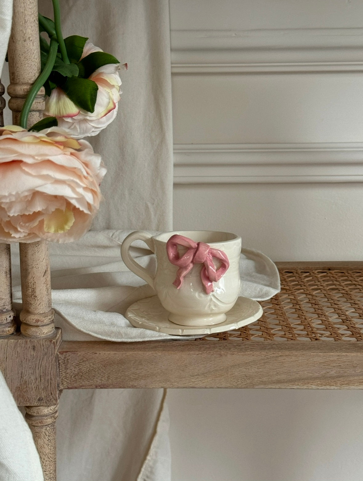 Blush bow cup