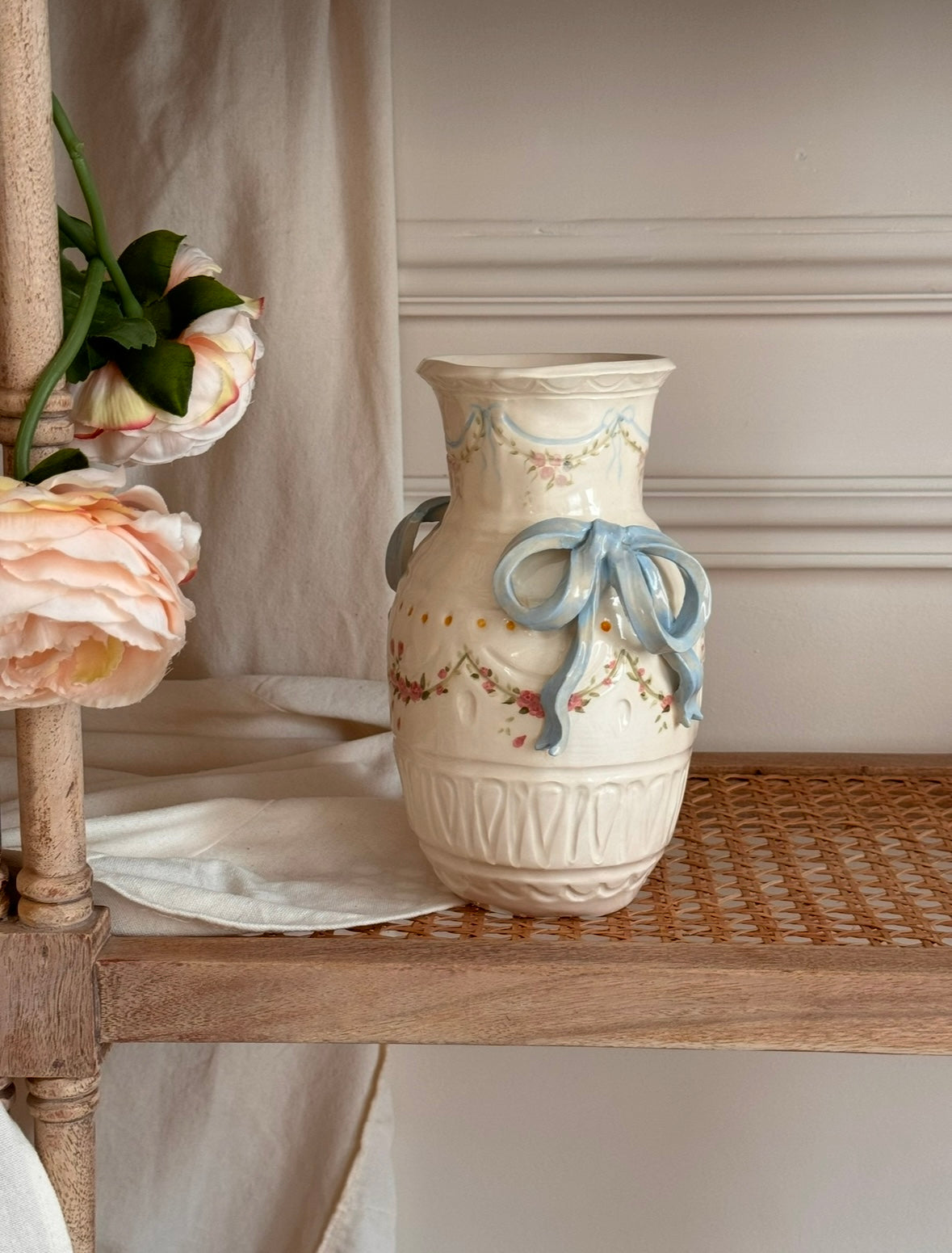 Blue violet bow vase