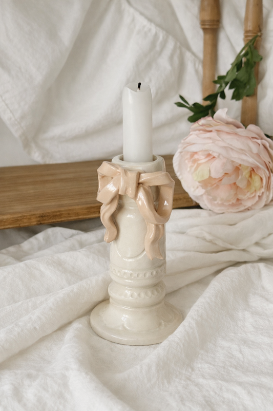Cream bow handle